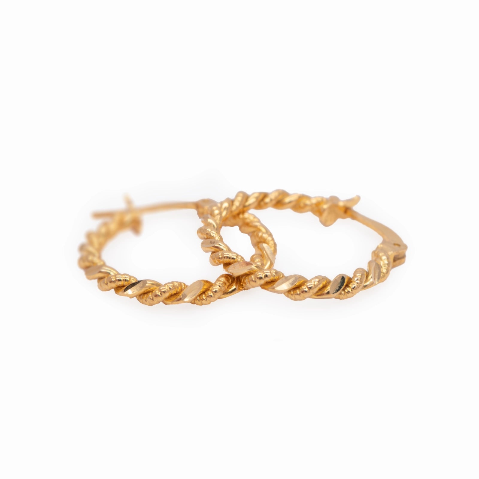 Gedrehte Ohrringe aus 22 Karat (916er) Gelbgold mit Klappverschluss – klassisch und elegant