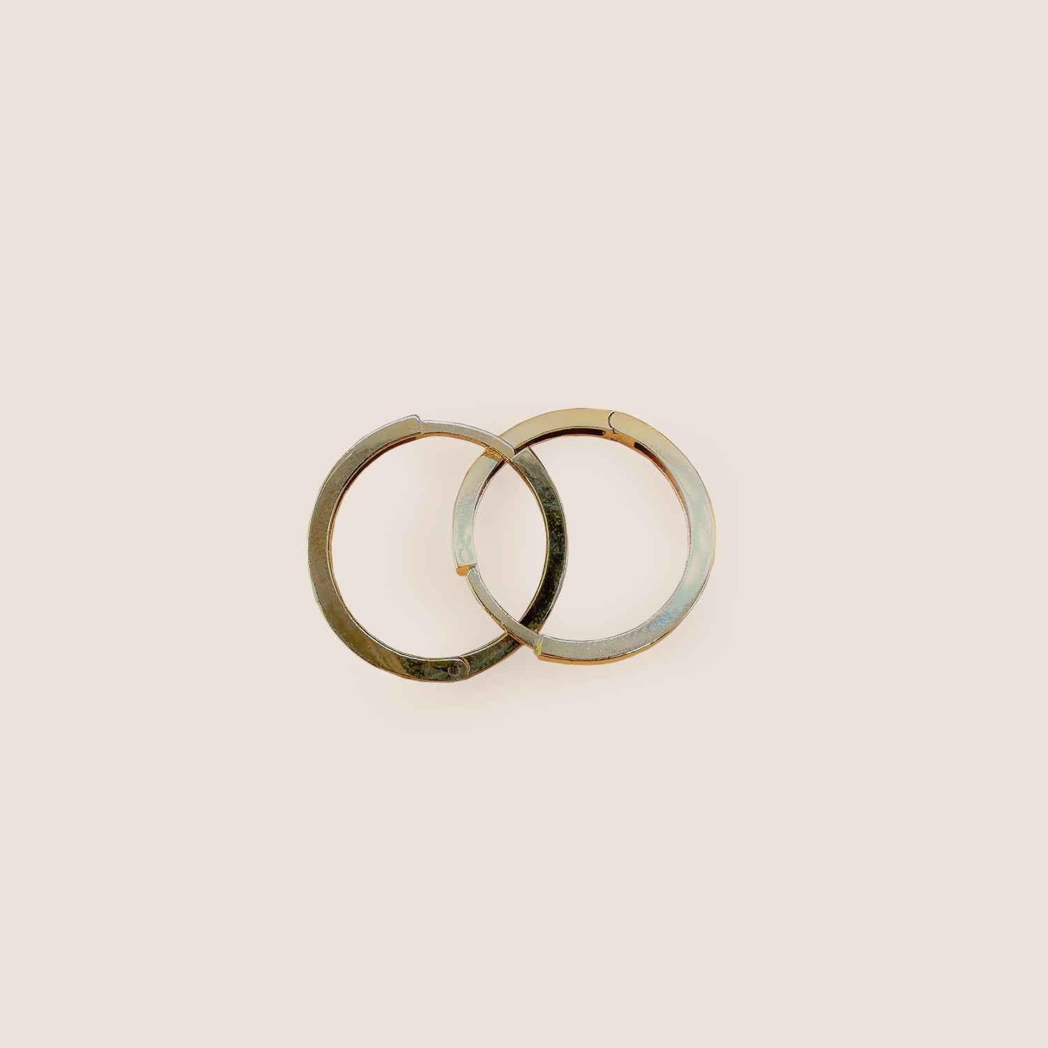 Klappcreolen aus 14 Karat (585er) Gold – Klassische Huggie-Ohrringe