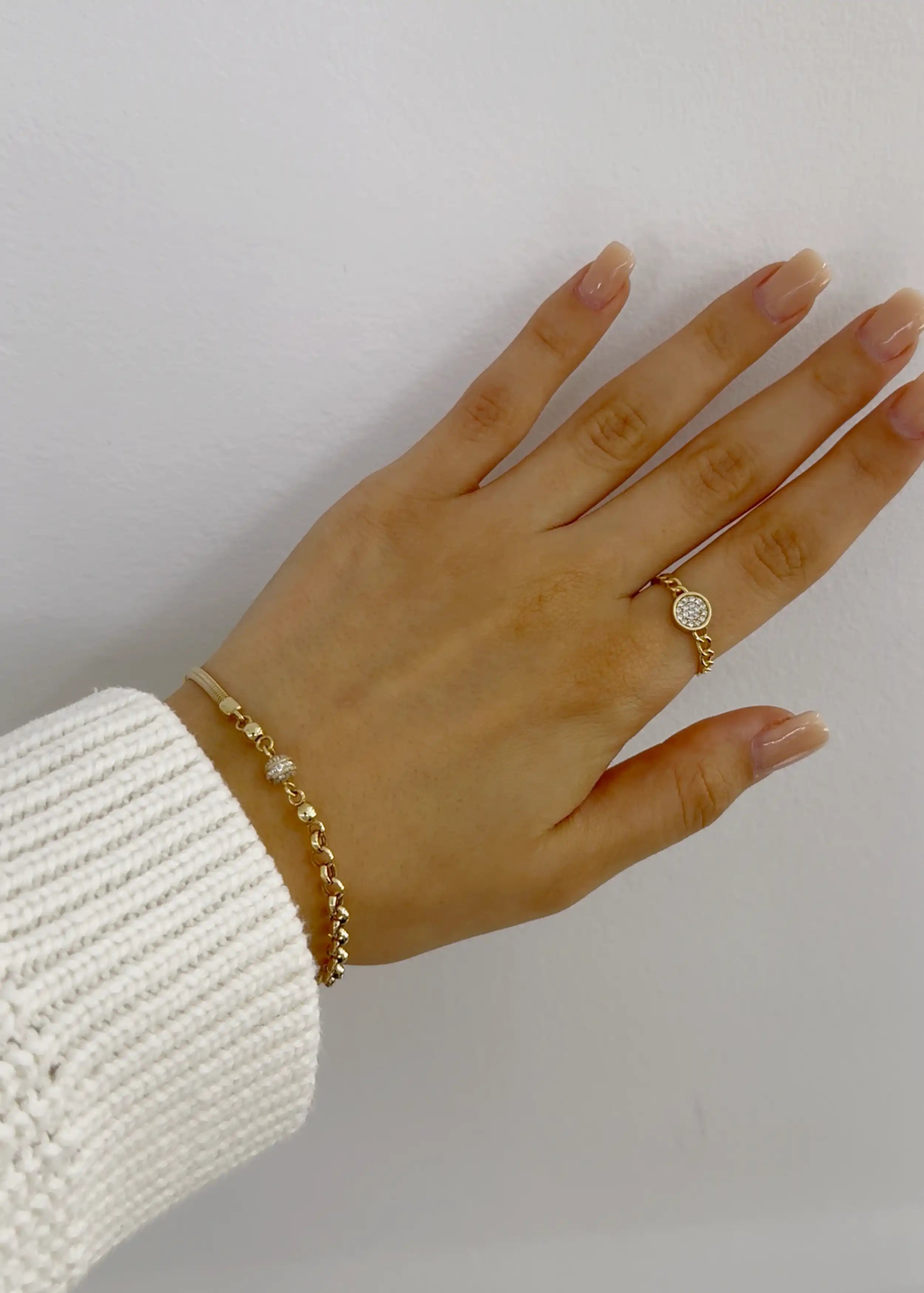 3-Ketten Armband aus 14 Karat (585er) Echtgold mit Fischschwanzkette, Ankerkette, Gliederkette und einer großen, mit Zirkonia-Steinen besetzten Kugel