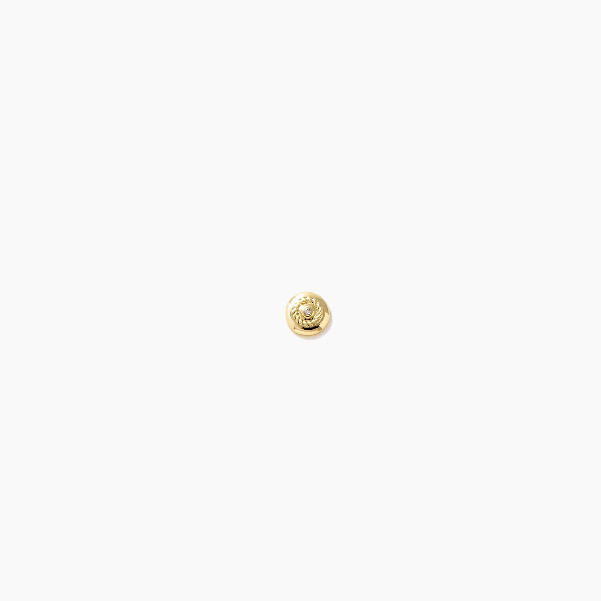 Aurelia 14K Gold-Stecker mit floralem Sternenmotiv und Zirkonia. 6,6 mm Durchmesser, Steckverschluss.