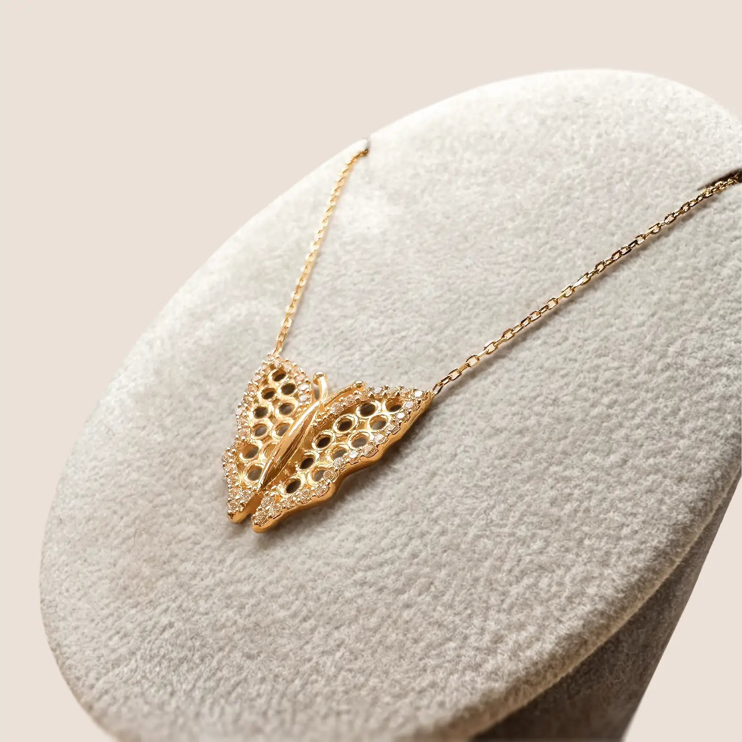 Butterfly Gold Kette mit Zirkonia: Eleganter Schmetterlings-Anhänger aus 14 Karat (585er) Gelbgold