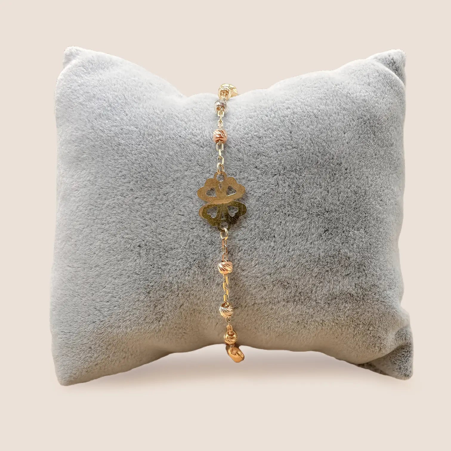 Exquisites 14 Karat Gelbgold-Armband mit vierblättrigem Kleeblatt