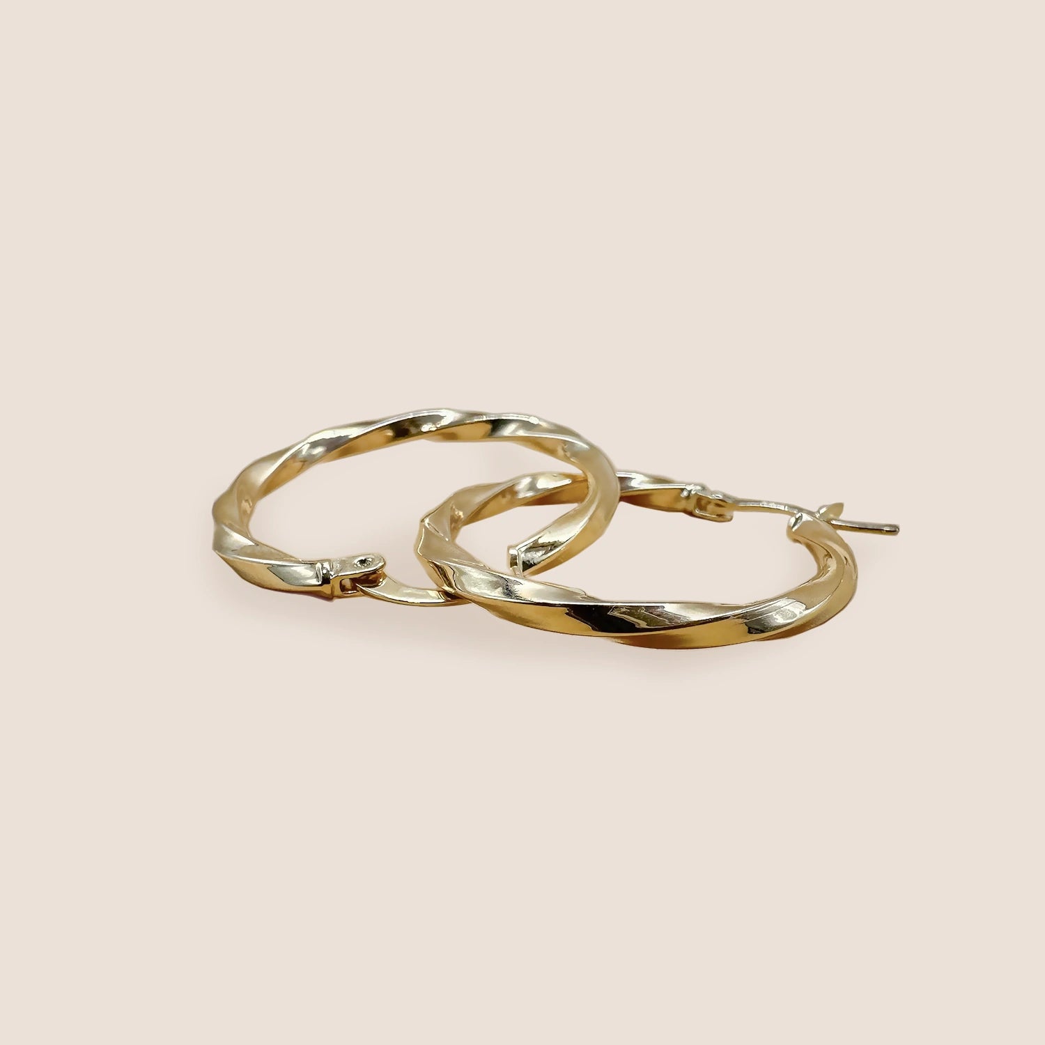 Gewirbelter Reifen-Ohrring aus 14 Karat (585er) Gold – Klassischer Minimalismus-Anadolu Juweliere