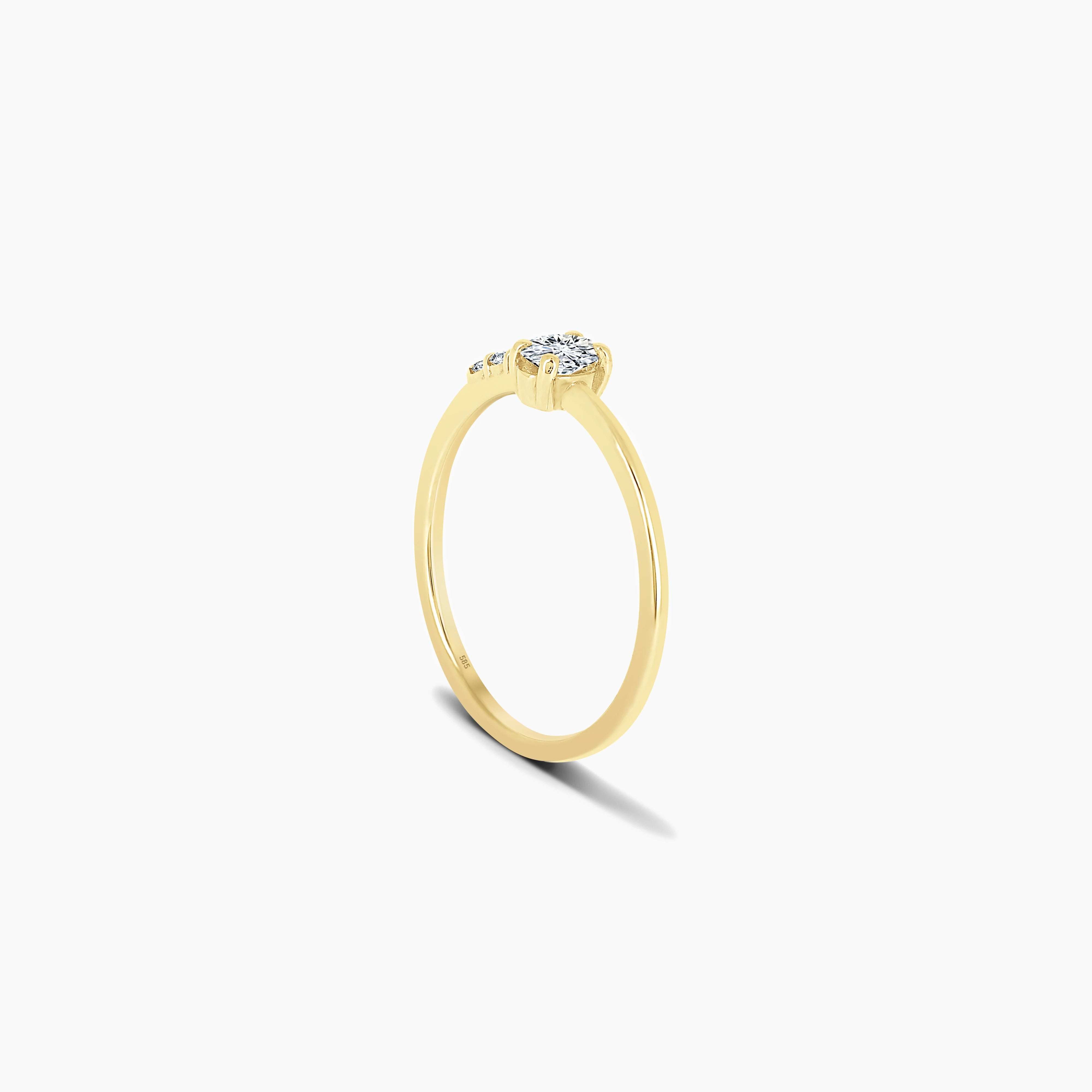 Harmonia 14K Gold Ring mit asymmetrischen Diamanten in Krappenfassung. Wählbar in Gelb-, Rosé- oder Weißgold, Größen 43-65.


