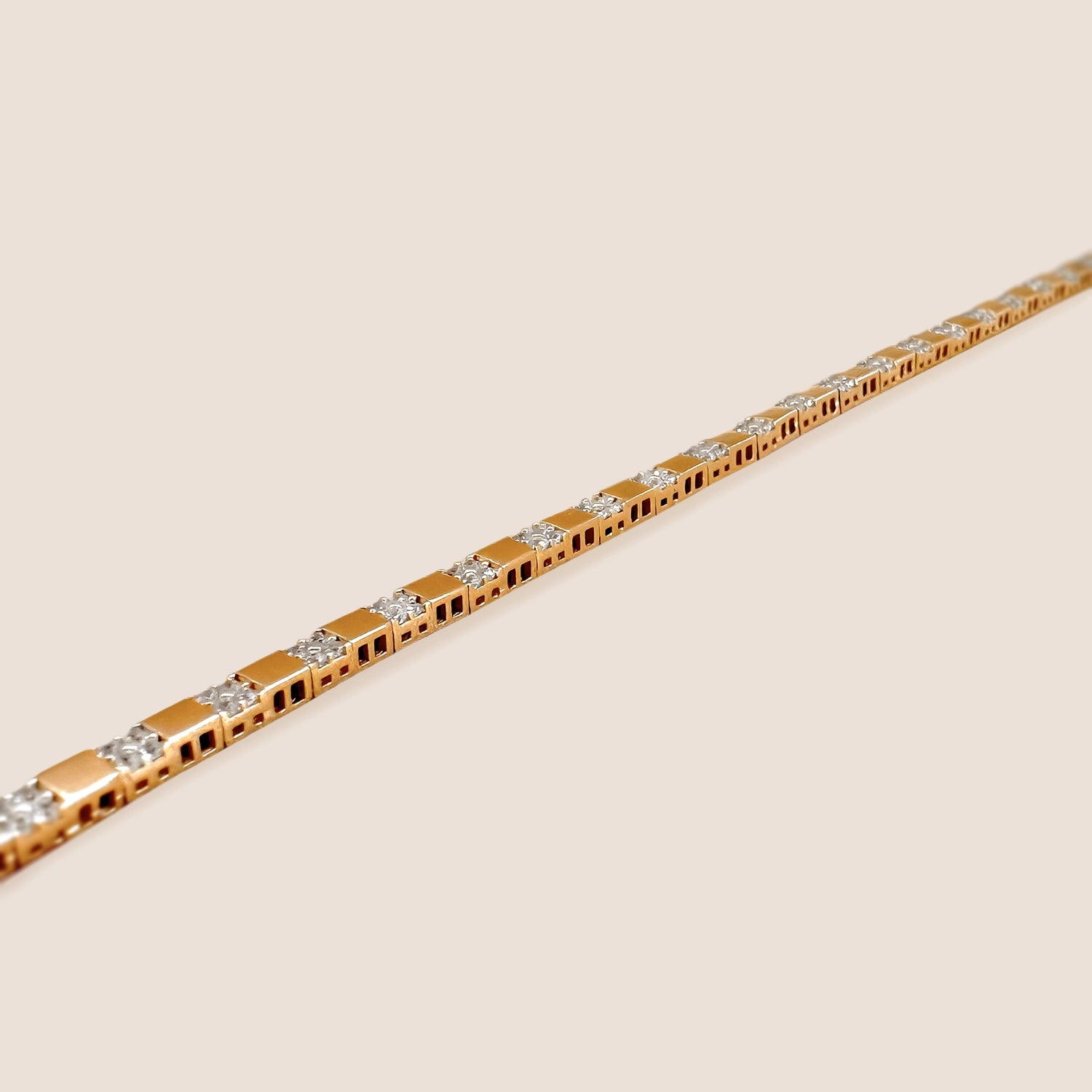 Ice Cube Goldarmband – 14k Feinschmuck mit funkelnden Zirkonia-Steinen