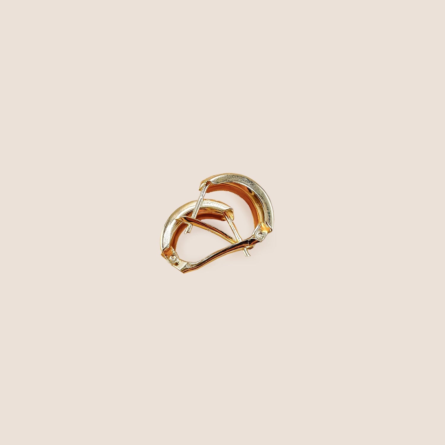 Klassische Creolen mit Muster aus 14 Karat (585er) Gold – Minimalistische Eleganz