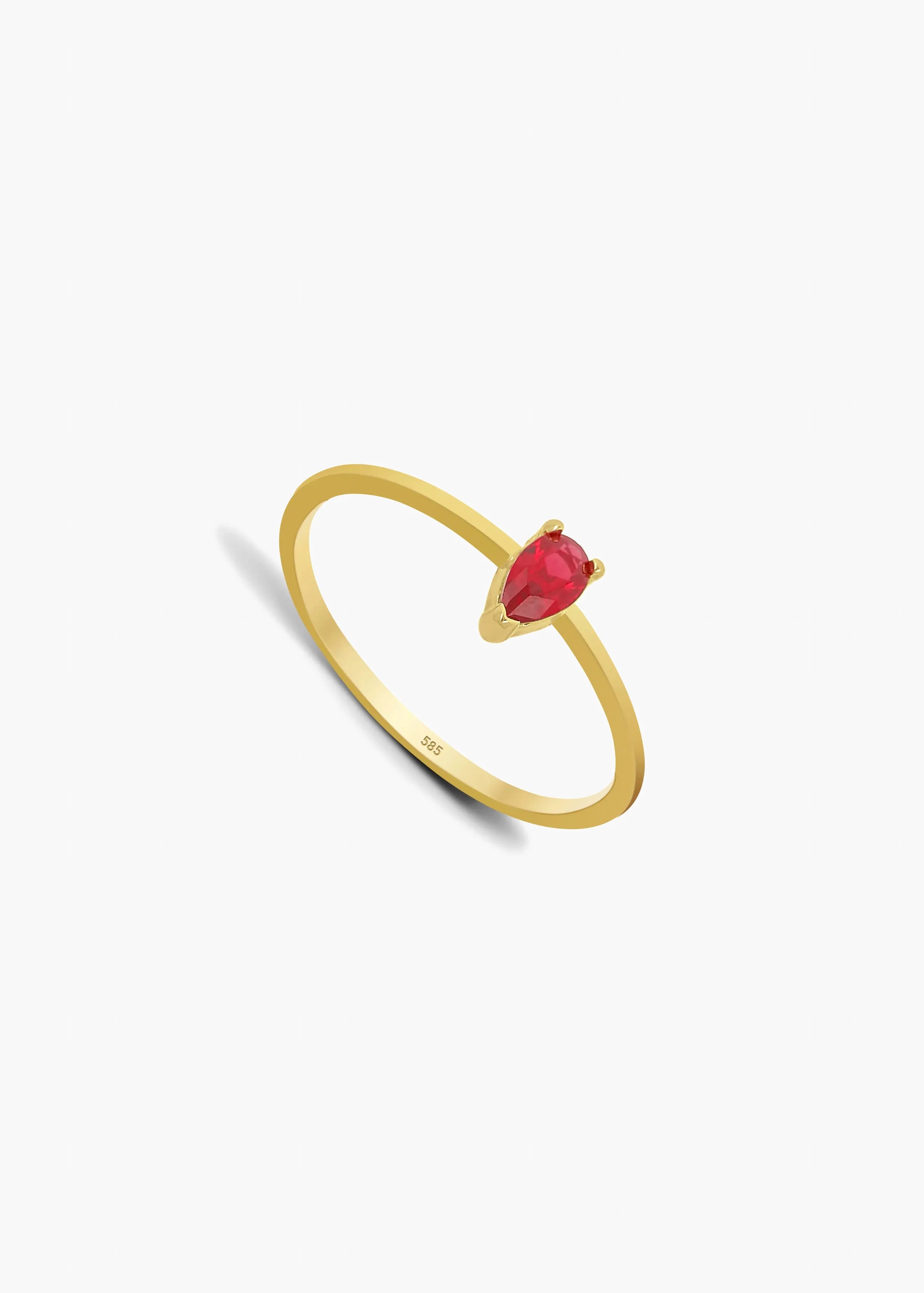 Goldener 14-Karat-Ring mit pear-förmigem pink-roten Stein.