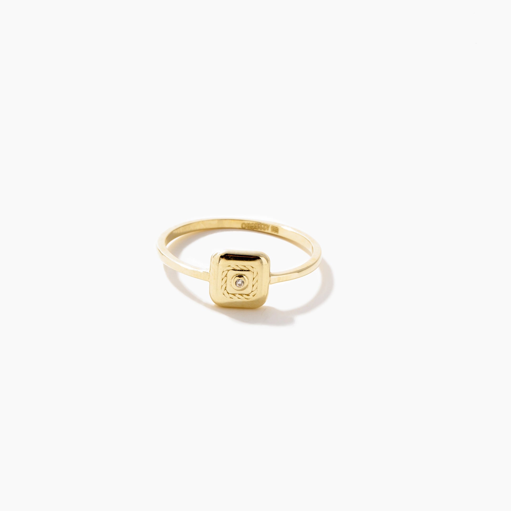 Vega 14K Gelbgoldring mit quadratischer Textur & mittigem Zirkonia. Hochglanzpoliert, geometrisches Design, Größen 52-58.