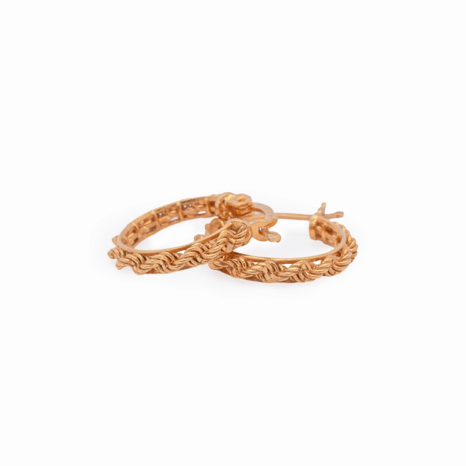 Vintage Geflochtene Creolen Ohrringe aus 22 Karat (916er) Gelbgold – Gedrehtes Flechtmuster, klassisch und sportlich elegant

