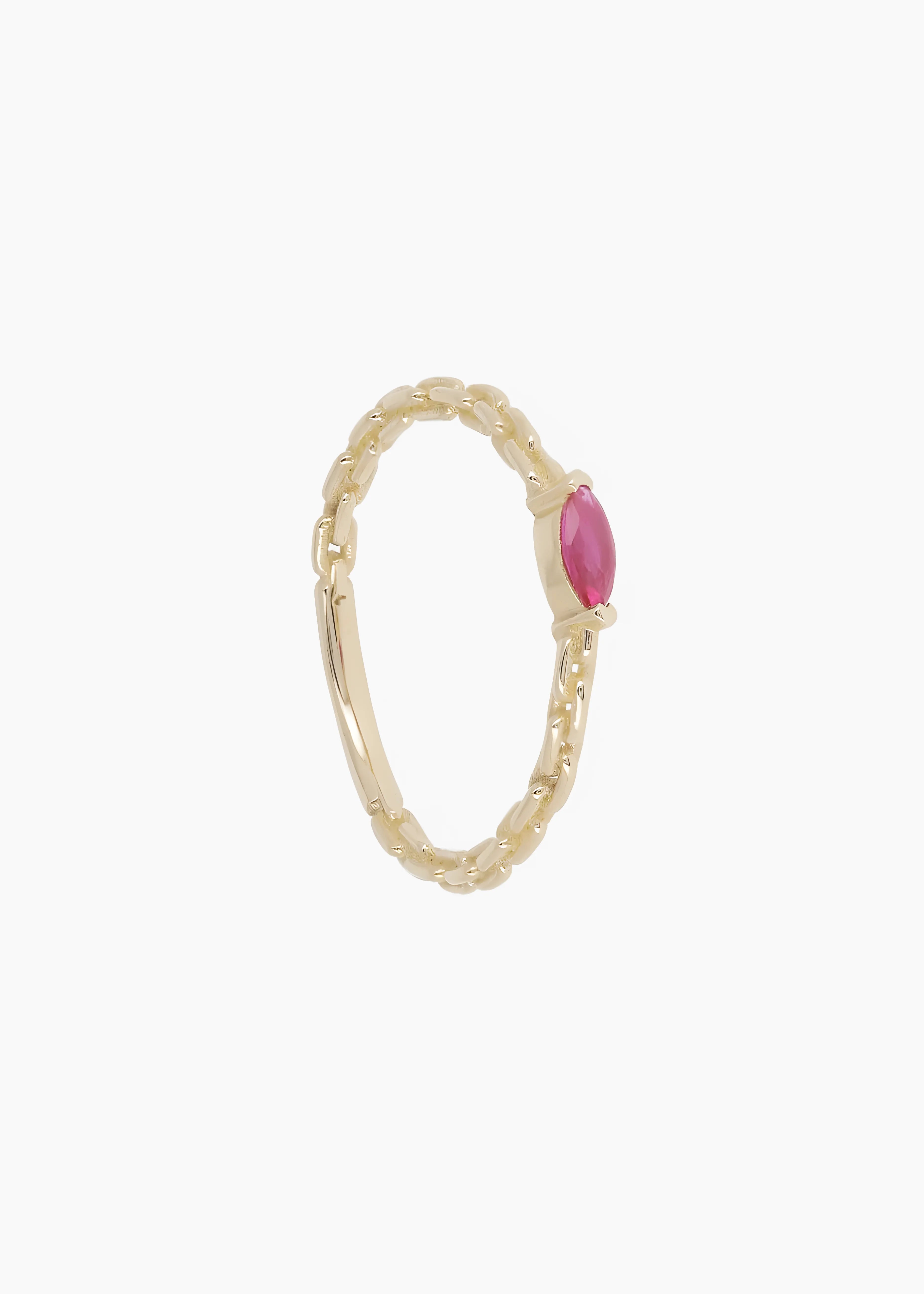 Goldener Ring mit Gliederkette und einem ovalen pink-roten Stein